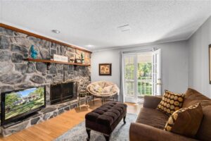 3110 - Master Sitting Area